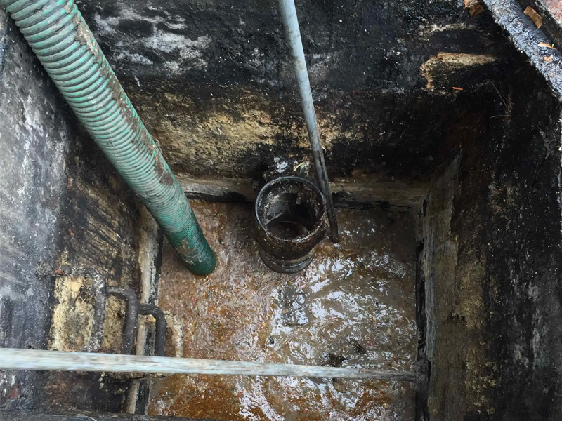 康定里隔油池清理